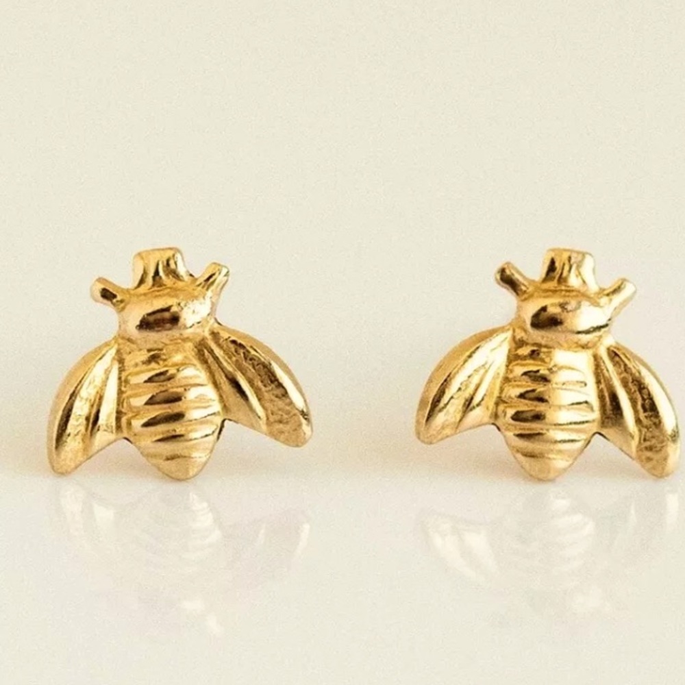NWOT 18K gold plated bee ๐ earrings - Picture 2 of 5